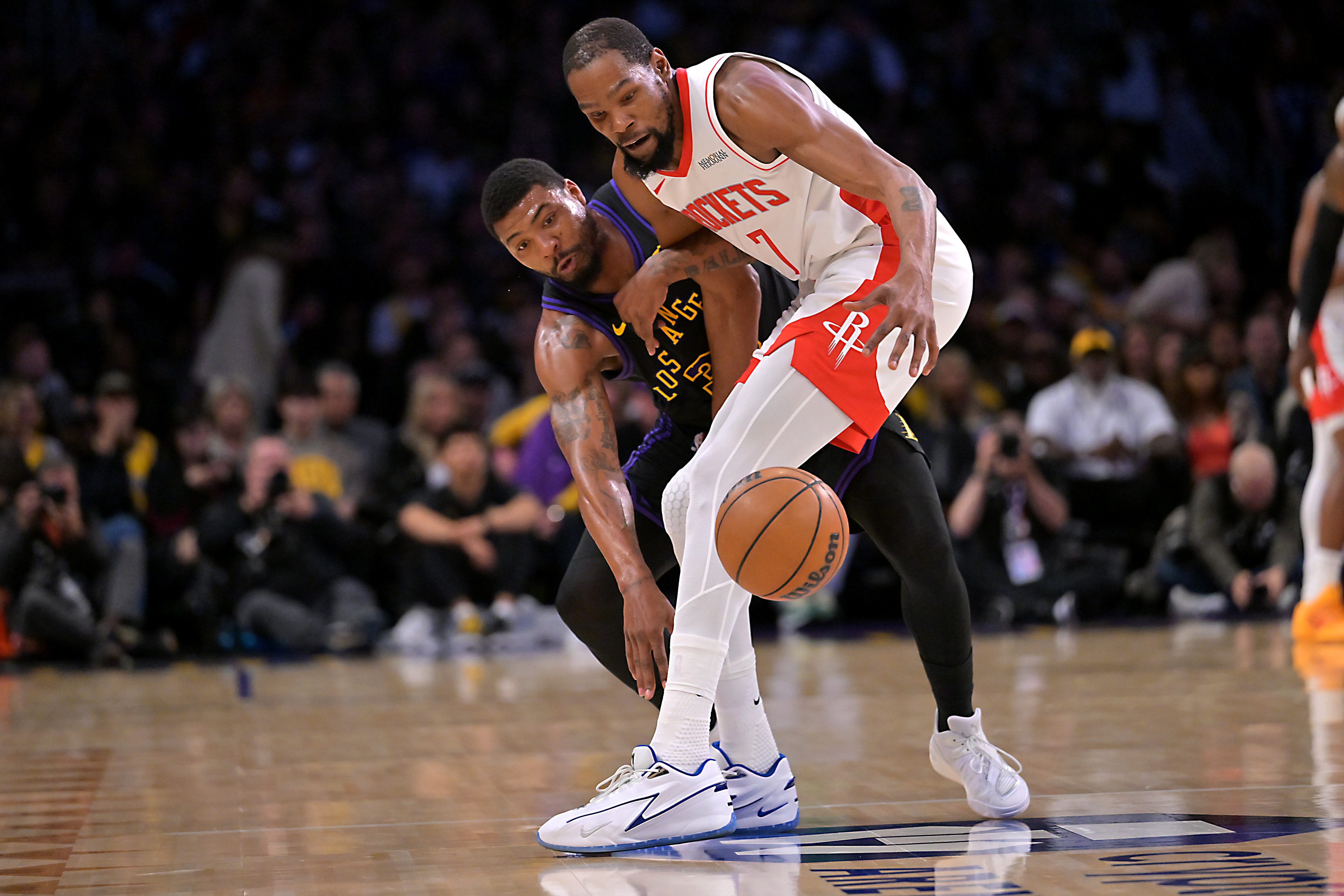 湖人两胜砸烂ESPN模型 老詹控场+角色球员爆发为东里争取时间 湖人两胜砸烂ESPN模型 老詹控场+角色球员爆发为东里争取时间