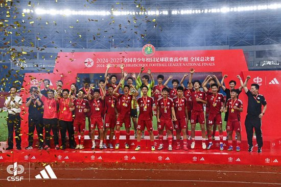 亚马尔中国行：2亿欧元身价小孩哥引爆上海，CHFL总决赛超万人观赛