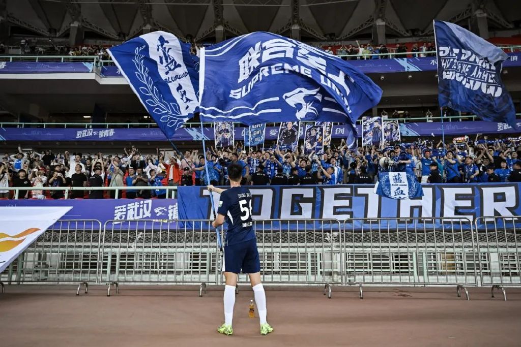 21岁张振阳补时第9分钟头球绝平,三镇4-4国安连追三球 21岁张振阳补时第9分钟头球绝平,三镇4-4国安连追三球