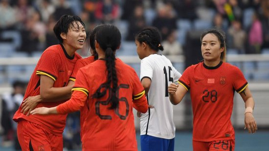 邵子钦帽子戏法 中国女足5-1泰国 年轻中锋展现小韩端潜质