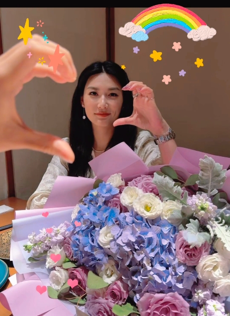 杨莉娜520晒挡脸比心照,与戴伟浚社媒互动未断 杨莉娜520晒挡脸比心照,与戴伟浚社媒互动未断